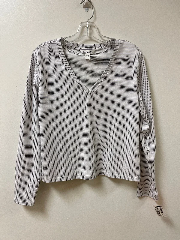 Athletic Top Long Sleeve Crewneck By Athleta In White, Size: S Organic