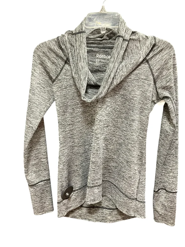 Athletic Top Long Sleeve Collar By Reebok In Grey, Size: Xs Minimalist Men's Casual 