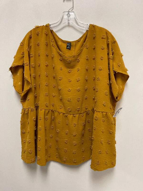 Top Short Sleeve By Clothes Mentor In Yellow, Size: 3x Masculine Men's Thick