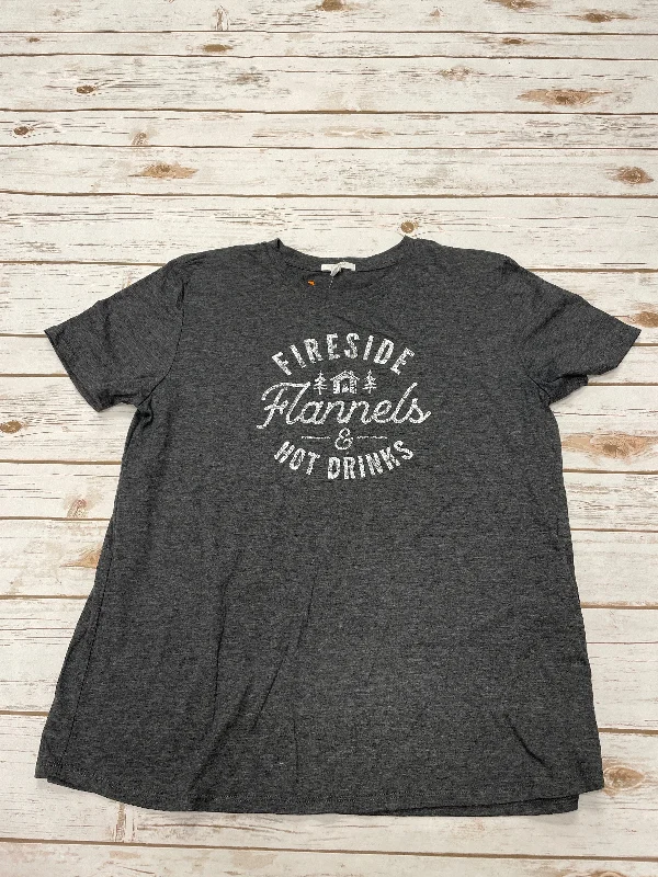 Top Short Sleeve By Maurices In Grey, Size: M Sophisticated Men's 