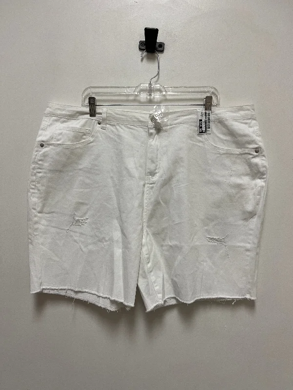 White Shorts Clothes Mentor, Size 24 Adventure