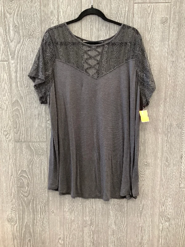Top Short Sleeve By Torrid In Grey, Size: 3x Trendy Men's Oversized