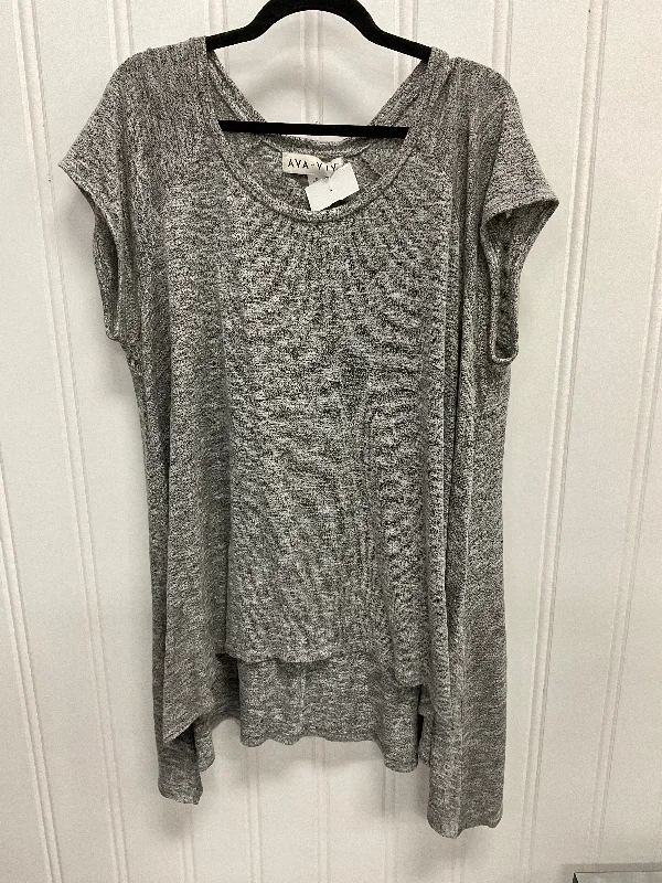 Top Ss Basic By Ava & Viv In Grey, Size:2X Artistic Men's Hand