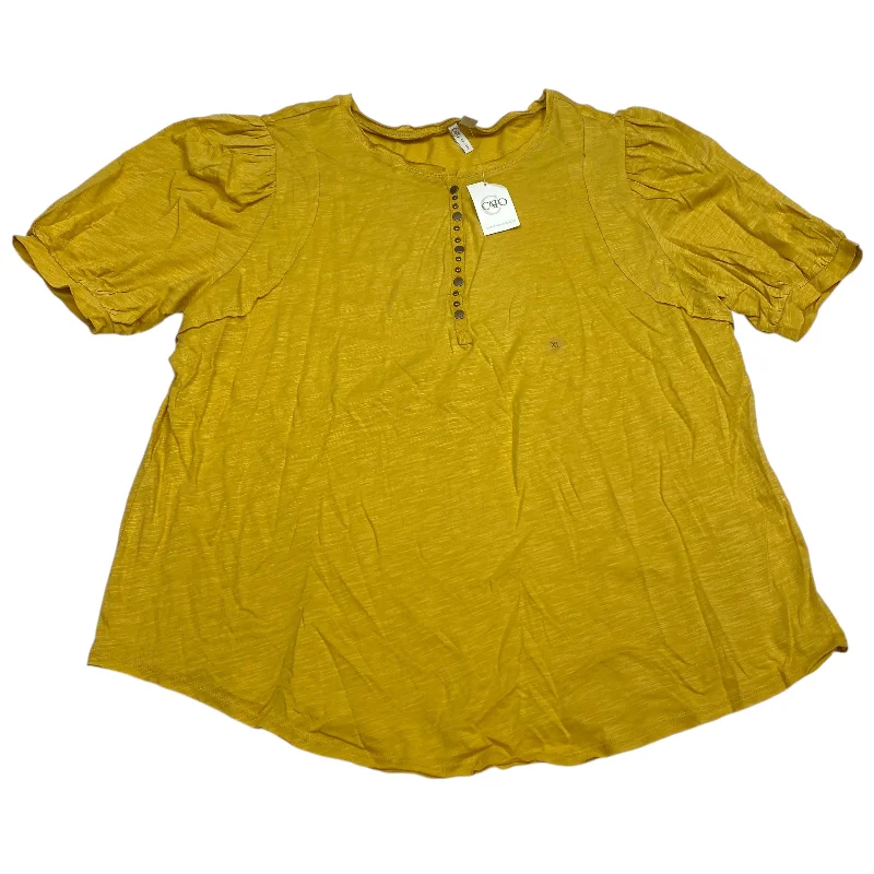 Top Short Sleeve By Cato In Yellow, Size: Xl Casual Men's Short