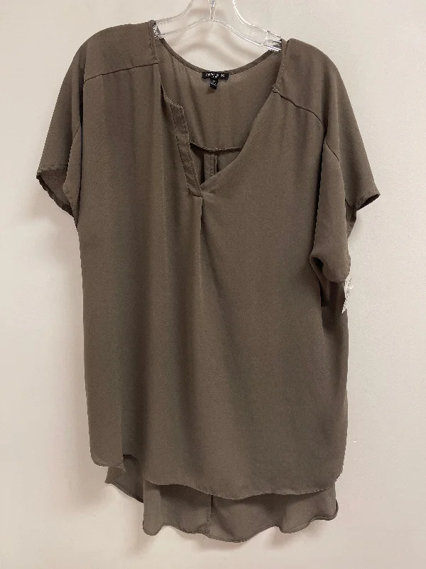 Top Short Sleeve By Sami & Jo In Green, Size: 2x Streetwear Style