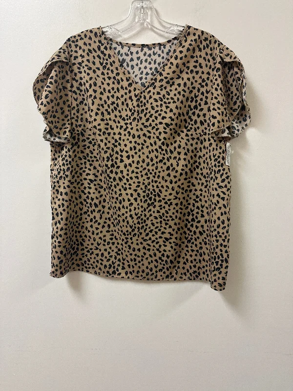 Top Short Sleeve Basic By Clothes Mentor In Animal Print, Size: Xl Sporty Men's Athleisure 