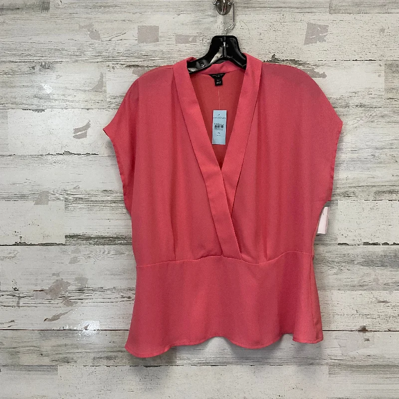 Top Short Sleeve By Ann Taylor In Pink, Size: Xlp Adventure