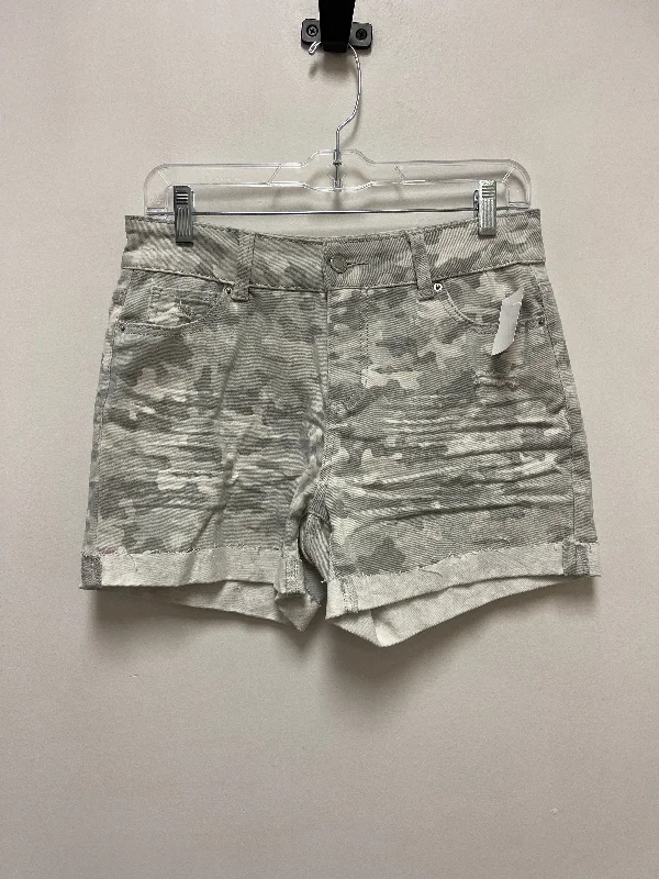 Shorts By Time And Tru In Camouflage Print, Size: 4 Laid