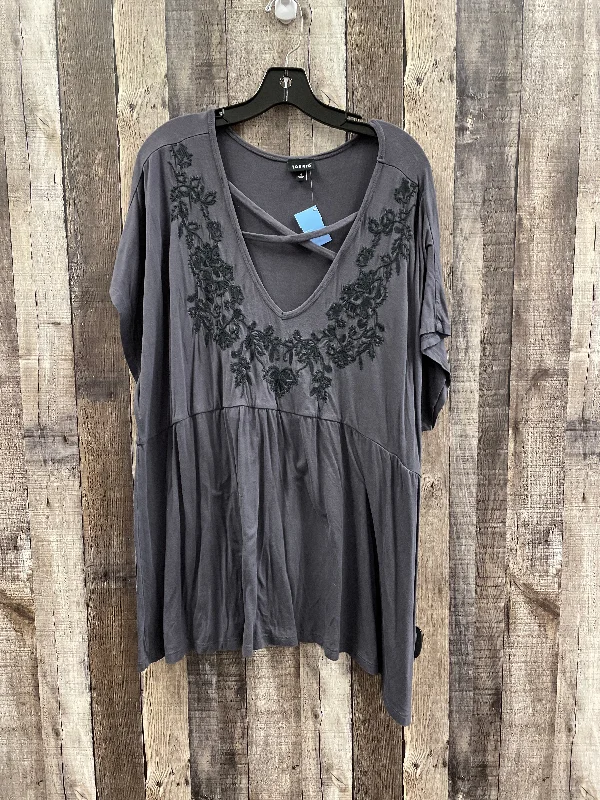 Top Short Sleeve By Torrid In Grey, Size: 4x Dapper Men's Bow